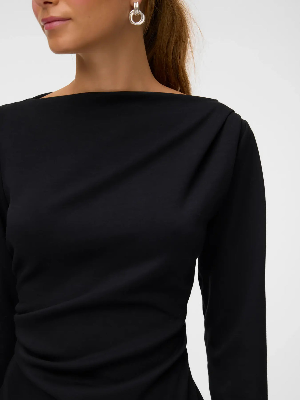 Top Corto de Cuello Barco con Detalle Fruncido - Windsor Wine