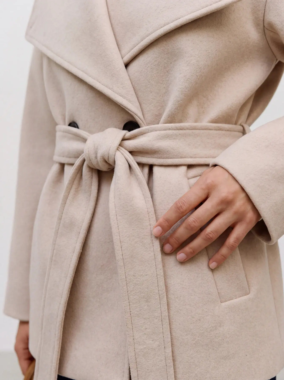 Chaqueta Cruzada con Cinturón